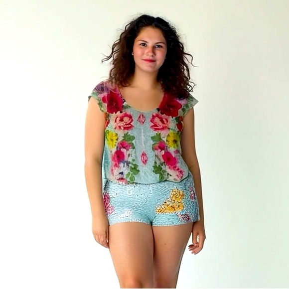 Persaya Tops - Persaya Green Relaxed Blouse with Artistic Cut-Out Size Large